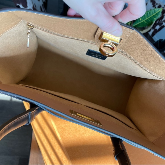 BRAND NEW LOUIS VUITTON On My Side MM handbag. - Picture 8 of 9